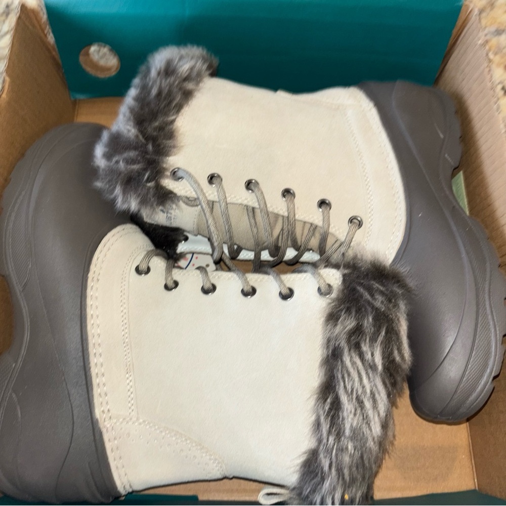 Northeast Outfitters Boots NEW - Picture 2 of 6
